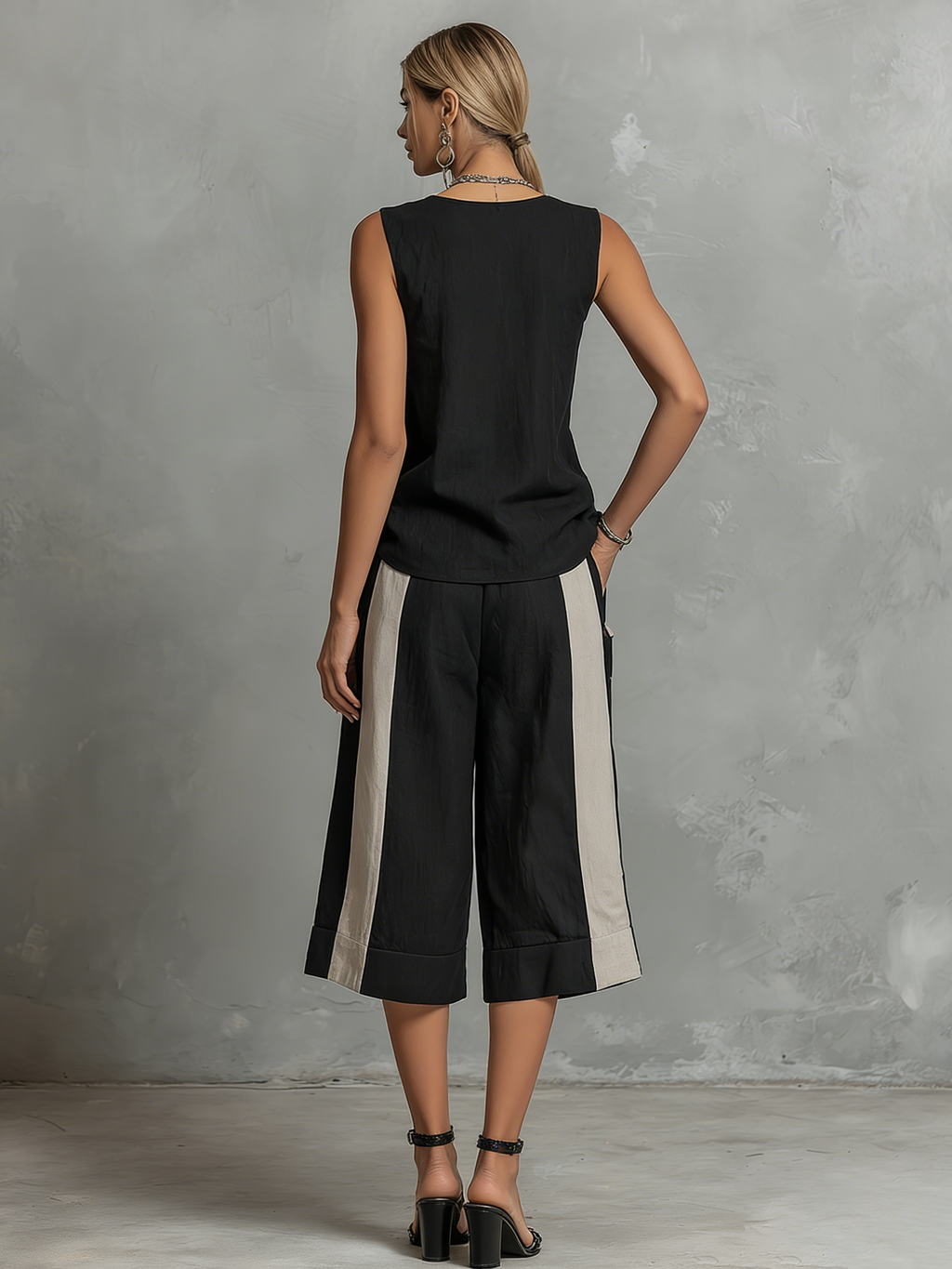 Retro Casual Sleeveless Round Neck Top and Colour-blocked Capri Pants Set