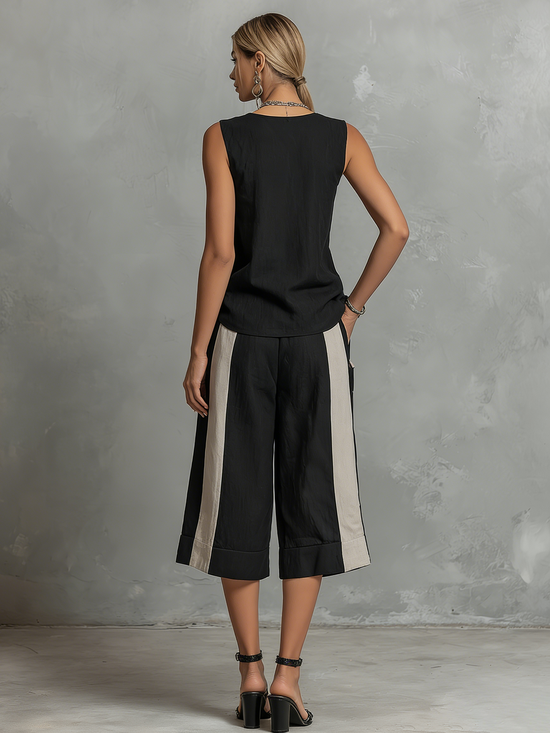 Retro Casual Sleeveless Round Neck Top and Colour-blocked Capri Pants Set