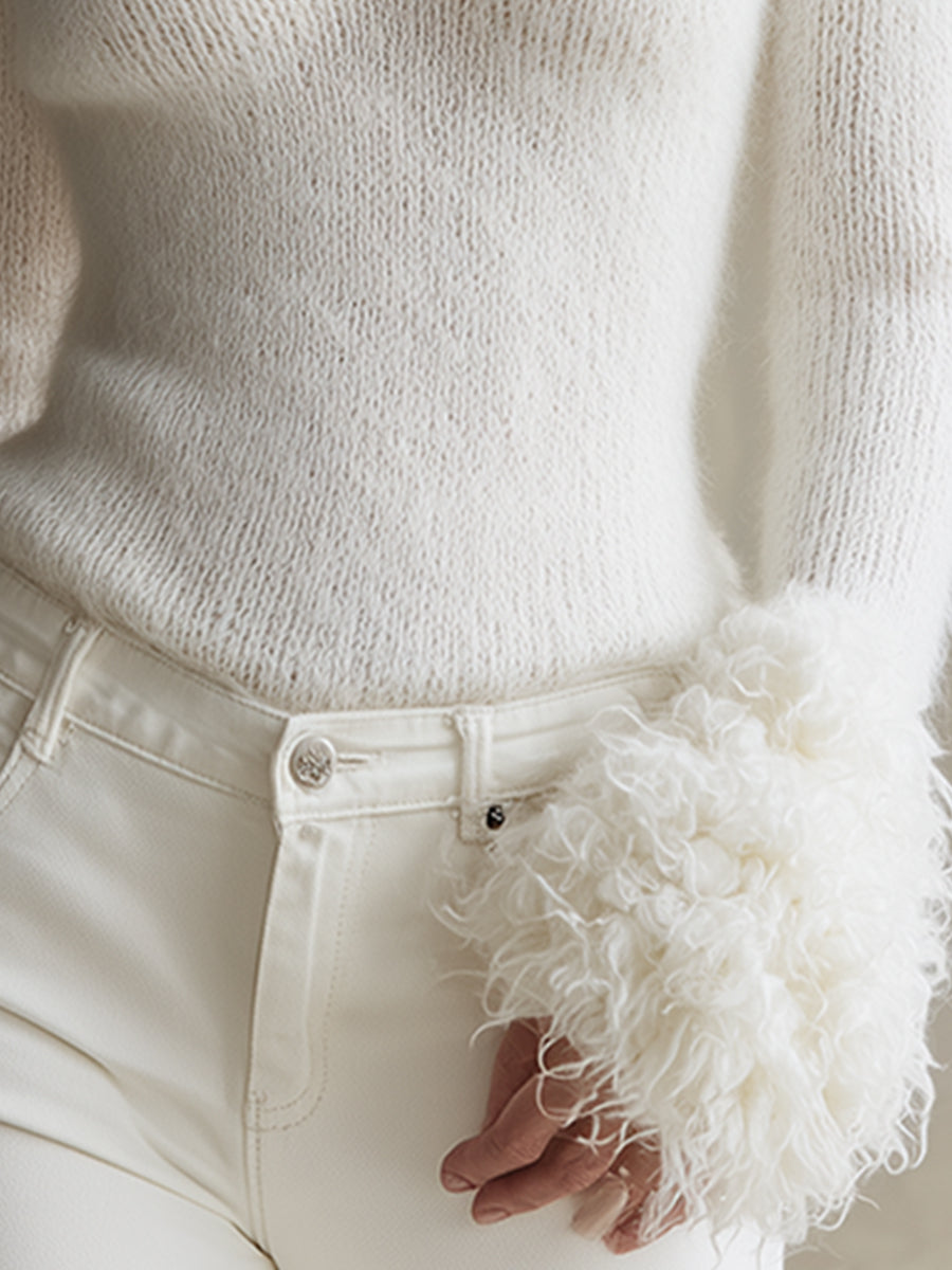 Stylish and Versatile Wool Cuffs White V-neck Slim-fit Sweater